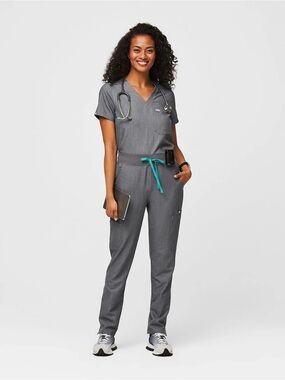 NWT - FIGS Graphite Gray Catarina Scrub Top & Yola Skinny Scrub Pants - Size Me